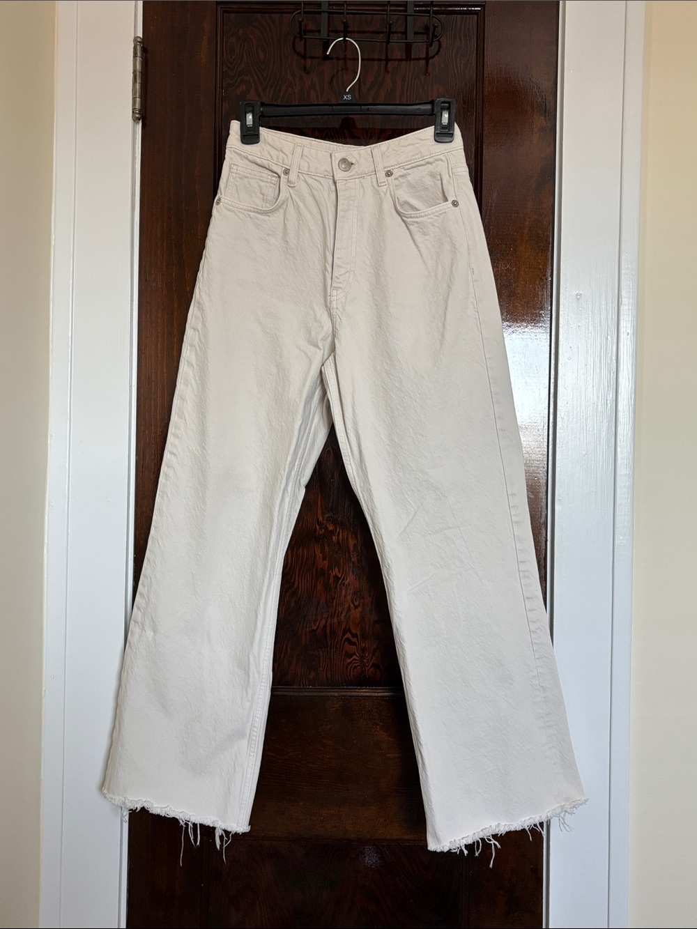 Zara Women’s Wide-Leg High Waisted Denim Jeans in Off-White Bone Beige Raw Hem